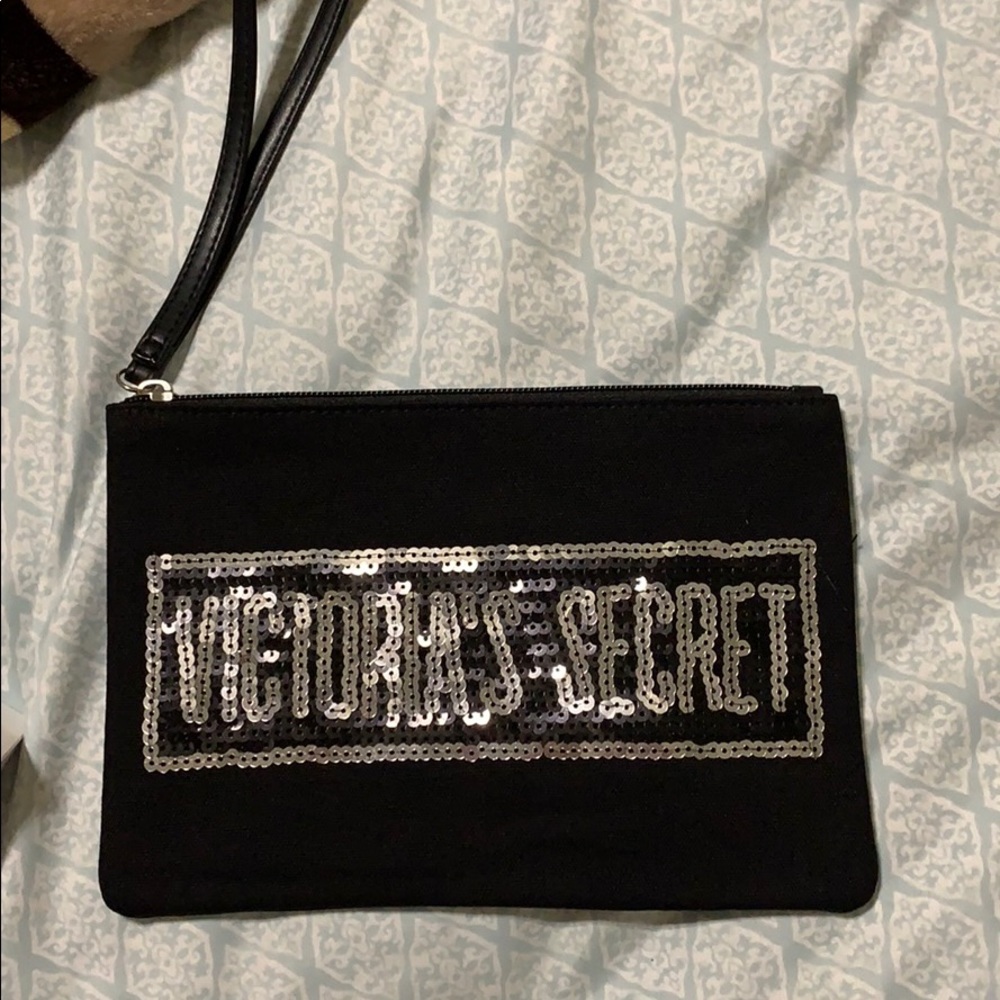VS wristlet